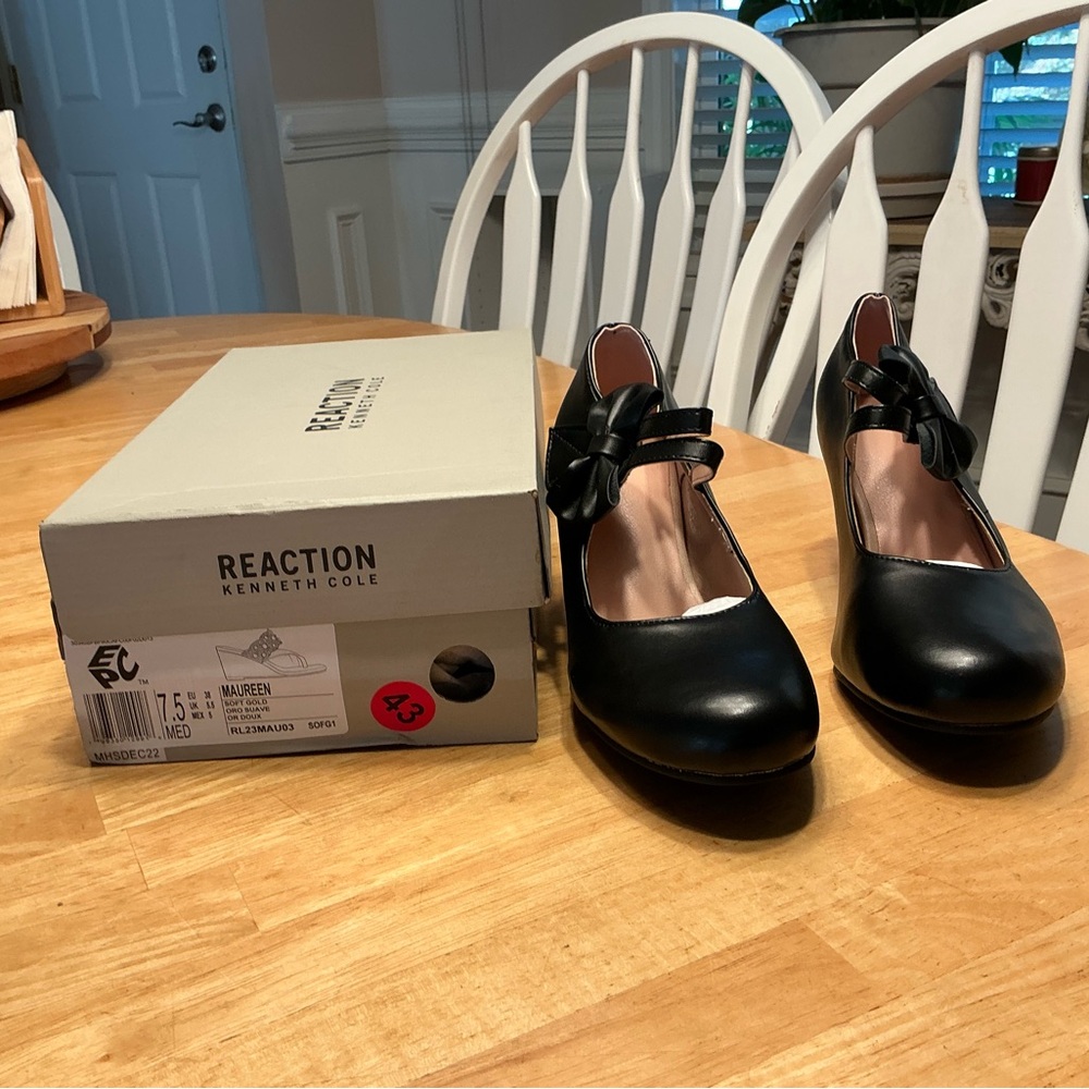 Kenneth Cole Reaction Black Flats with Bow